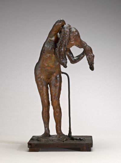 Mujer arreglándose el cabello de Edgar Degas