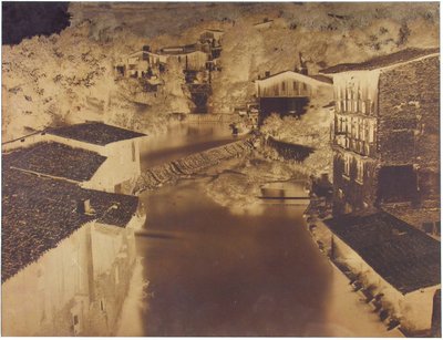 Sin título [casas junto a un río, posiblemente Italia o Francia] de Édouard Baldus
