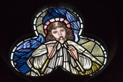Ángeles tocando flautas dobles de Edward Coley and Dearle Burne Jones