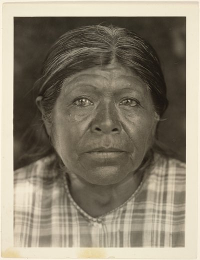Una matrona chukchansi de Edward S. Curtis