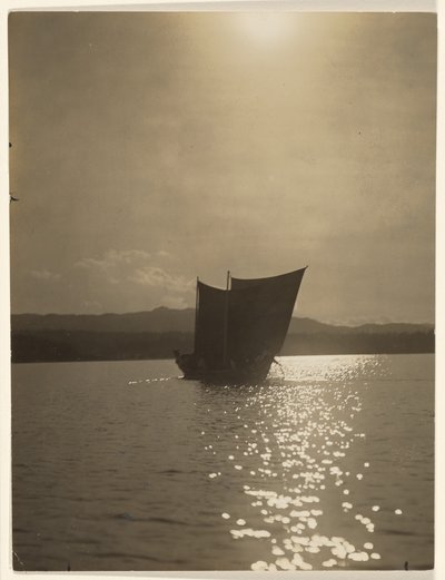 [A la luz gris del amanecer, los guerreros yaklus se dieron la vuelta] de Edward S. Curtis