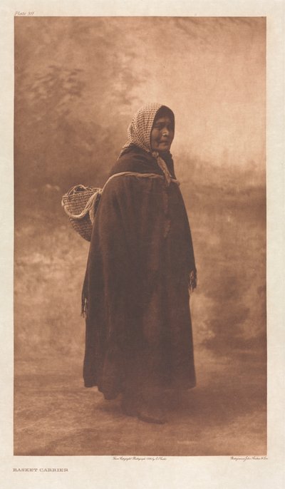 Portfolio IX, Plate 311: Basket Carrier de Edward S. Curtis
