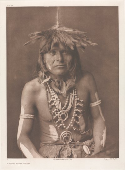 Portfolio XII, Plate 429: A Walpi Snake Priest de Edward S. Curtis