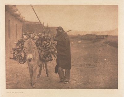 Portafolio XVII, Lámina 608: Una carga de combustible - Zuñi de Edward S. Curtis