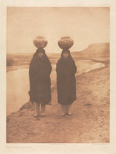Cartera XVII, Lámina 610: Niñas Zuñi en el río de Edward S. Curtis