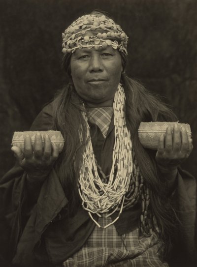 Susie Little - Mujer Medicina Hoopa de Edward S. Curtis