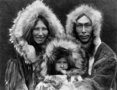 Un grupo familiar, Noatak, c.1929 (foto b/n) de Edward Sheriff Curtis