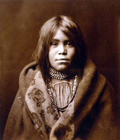Una niña apache, c. 1903, foto Edward S. Curtis de Edward Sheriff Curtis