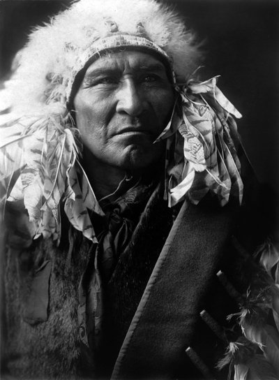 Pan, indio apsaroke, c. 1908, foto Edward S. Curtis de Edward Sheriff Curtis