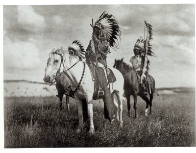 Jefes Sioux, lámina de "El Indio Norteamericano". de Edward Sheriff Curtis