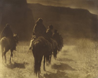 The Vanishing Race Navaho Plate 1, Volumen 1 de la serie The North American Indian, c. 1904 (orotono) de Edward Sheriff Curtis