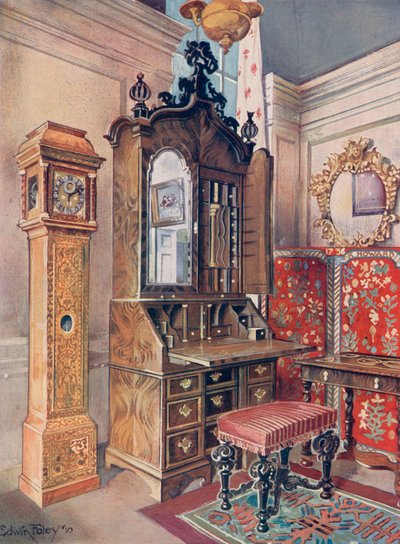 Un grupo de muebles de principios del siglo XVIII. Escritorio con gabinete de nogal. Reloj de sicomoro incrustado (