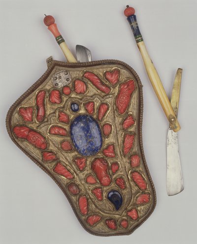 Par de navajas con soportes, encontrados en el campo de batalla de Heliópolis de Egyptian