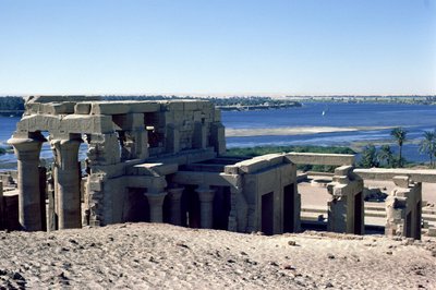 Vista del Templo Doble Romano y Ptolemaico de Sobek y Haroeris en el Río Nilo de Egyptian