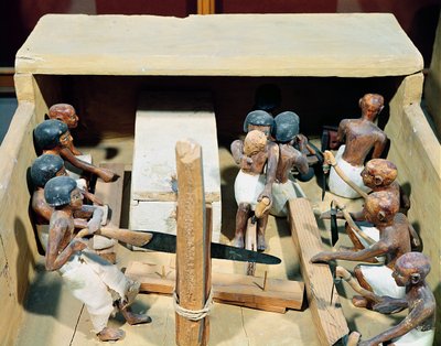 Modelo funerario de un taller de carpintería, de la Tumba de Meketre, Valle de los Nobles, Reino Medio, c.2000 a.C. de Egyptian 11th Dynasty