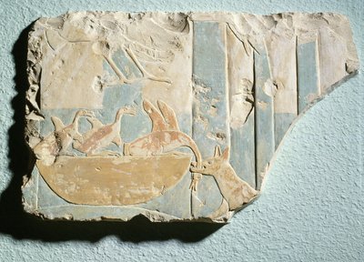 Relieve que representa una incursión de un animal parecido a un perro en un nido de pájaros, del templo funerario del Rey Montuhotep II, Reino Medio de Egyptian 11th Dynasty