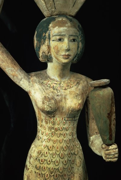 Portadora de ofrendas femenina llevando un jarrón de agua en la mano y un recipiente en la cabeza, egipcia, Reino Medio, c.1950 a.C. (detalle) de Egyptian 12th Dynasty