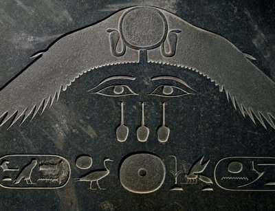 Piramidión de Amenemhat III, altura 140 cm, basalto, de Dahshur, Detalle, Civilización egipcia, Reino Medio, Dinastía XII de Egyptian 12th Dynasty