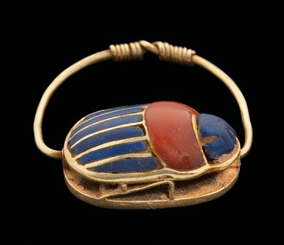Anillo de dedo con escarabajo, Reino Medio de Egyptian 12th Dynasty
