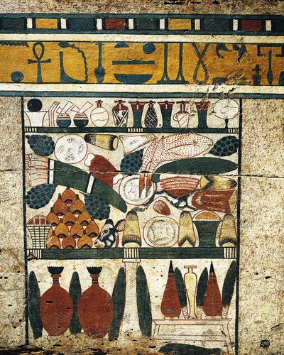 Detalle de panel de madera enlucida y pintada con montón de ofrendas funerarias, procedente del Sarcófago de Ibi. de Egyptian 17th Dynasty