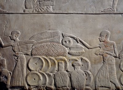 Disposición de alimentos en almacenes, relieve mural en piedra caliza, de la tumba menfita de Horemheb en Saqqara, Civilización egipcia, Reino Nuevo, Dinastía XVIII de Egyptian 18th Dynasty