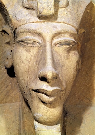 Busto de Amenofis IV (Akenatón) (c.1364-1347 a.C.) del Templo de Amón, Karnak, c.1353-1337 a.C. (arenisca) (detalle) de Egyptian 18th Dynasty