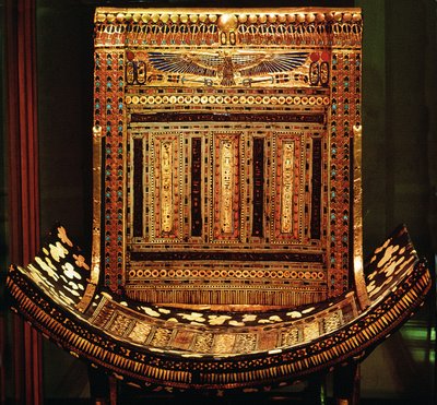 Silla ceremonial de Tutankamón, (detalle) del asiento y respaldo curvados, Nuevo Reino, c.1325 a.C. de Egyptian 18th Dynasty