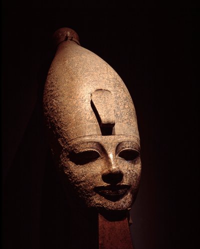 Antigüedad egipcia: cabeza colosal de Amenofis III (Amenhotep). Escultura de granito rosa. Siglo XIV a.C. Dinastía XVIII. Museo de Luxor, Egipto de Egyptian 18th Dynasty