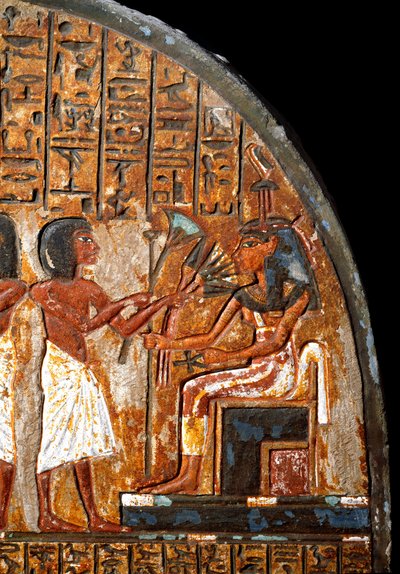Antigüedad egipcia: estela funeraria de Minhotep: detalle que representa una ofrenda de flores a la diosa Hathor que sostiene la llave de la vida en forma de cruz Ankh. Dinastía 18. Siglo XIV a.C. Turín, Museo Egipcio de Egyptian 18th Dynasty