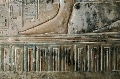 Antigüedad egipcia: relieve que representa el pie del escriba saliendo de la tumba y la franja del palacio de la tumba de Kha em Het (Khaemhat) inspector de graneros y escriba en la corte de Amenofis III (TT57). Dinastía XVIII. 1530-1290 a.C. Valle de los  de Egyptian 18th Dynasty