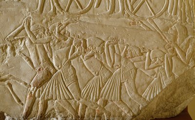 Antigüedad egipcia: esclavos transportando un obelisco durante las grandes obras del Egipto faraónico. (detalle) de Egyptian 18th Dynasty