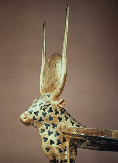 Cabecera funeraria en forma de vaca sagrada, de la tumba de Tutankamón de Egyptian 18th Dynasty