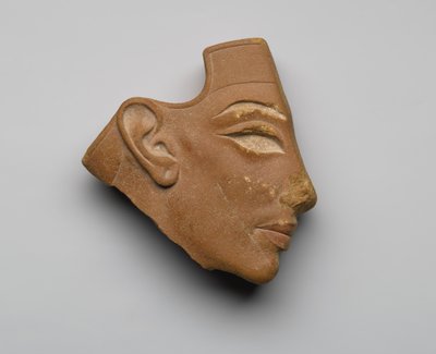 Perfil de cabeza incrustado, de Tell el-Amarna, Nuevo Reino, c.1353-36 a.C. de Egyptian 18th Dynasty