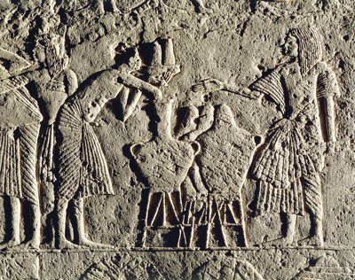 La vida en un campamento militar: trabajadores empleados en el control de las bebidas (vino y cerveza), relieve de la tumba de Horemheb en Saqqara, detalle de Egyptian 18th Dynasty