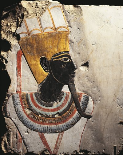 Bloques de piedra caliza pintados con relieves que representan al dios Amón-Min, del templo de Tutmosis III en Deir el-Bahari, Egipto. de Egyptian 18th Dynasty