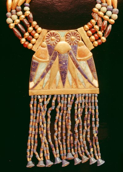 Collar con pectoral lunar, de la Tumba de Tutankamón, Nuevo Reino (detalle) de Egyptian 18th Dynasty