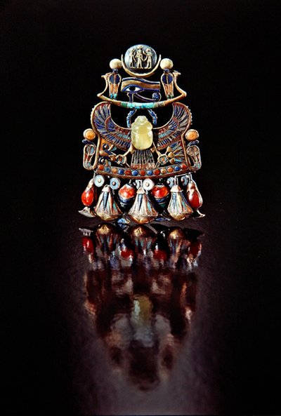 Pectoral con un escarabajo-pájaro, de la tumba de Tutankamón, Nuevo Reino de Egyptian 18th Dynasty
