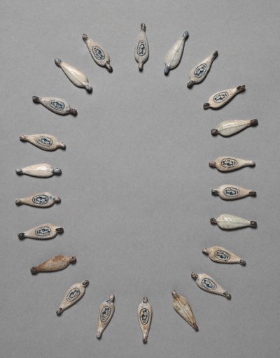 Cuentas en forma de pétalo, c.1391-1353 a.C. de Egyptian 18th Dynasty
