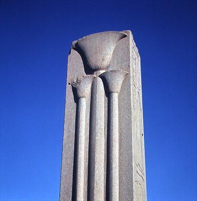 Pilar decorado con plantas de loto estilizadas, del complejo del Gran Templo de Amón, Reino Nuevo de Egyptian 18th Dynasty