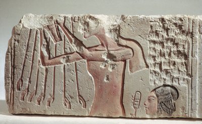 Relieve que representa a Akenatón y su hija ofreciendo al Atón, Nuevo Reino, c.1352-1336 a.C. (caliza) de Egyptian 18th Dynasty