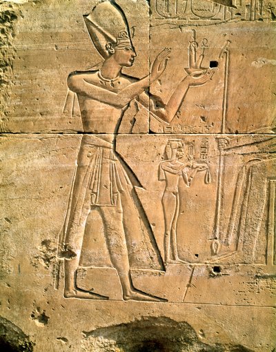 Relieve que representa a Tutmosis III (c.1479-1425 a.C.) haciendo una ofrenda a un dios sentado, Nuevo Reino de Egyptian 18th Dynasty
