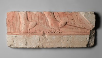 Relieve que representa los pies con sandalias de mujeres reales, de Tell el-Amarna, Nuevo Reino, c.1353-1332 a.C. de Egyptian 18th Dynasty