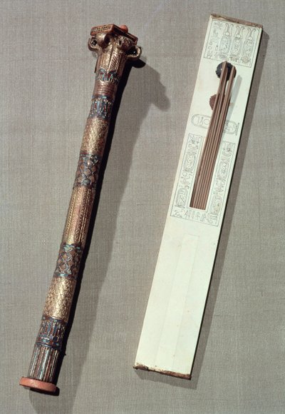 Paleta de escriba y estuche para cañas de escritura, de la tumba de Tutankamón (c.1370-52 a.C.) Nuevo Reino de Egyptian 18th Dynasty