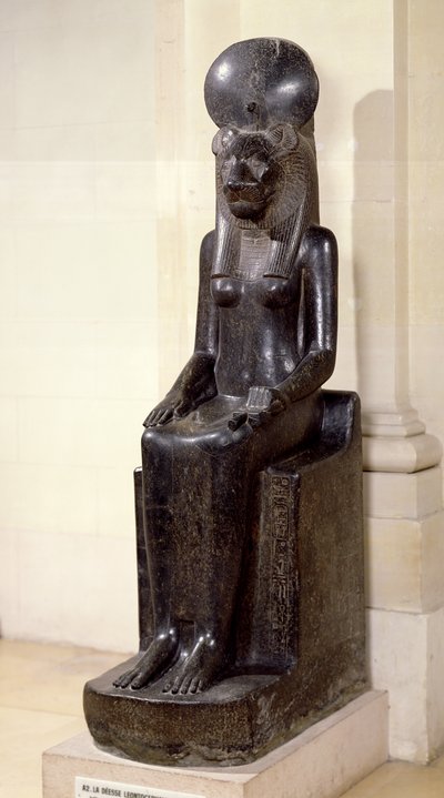 Estatua de la diosa con cabeza de león Sekhmet, del Templo de Mut, Karnak, Nuevo Reino, c.1391-1353 a.C. (diorita) de Egyptian 18th Dynasty