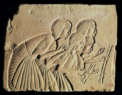 Tabla que representa a cuatro escribas trabajando, Nuevo Reino, c.1400 a.C. de Egyptian 18th Dynasty