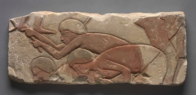 Talatat: Hombres arando la tierra, c.1353-1347 a.C. (arenisca pintada) de Egyptian 18th Dynasty