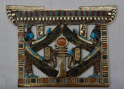 Pectoral en forma de templo, Tesoro de Tutankamón, Egipto, Civilización egipcia, Reino Nuevo, Dinastía XVIII de Egyptian 18th Dynasty