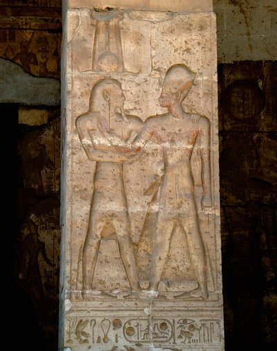 Arte egipcio antiguo: bajo relieve en la columna del templo de Sethi I (Sety o Seti I) de Egyptian 19th Dynasty