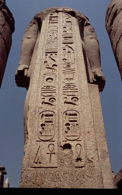 Columna con brazos que representan el cartucho de Ramsés II, Nuevo Reino de Egyptian 19th Dynasty
