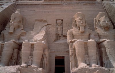 Antigüedad egipcia: Coloso del Templo de Ramsés II. Abu Simbel, Asuán, Egipto de Egyptian 19th Dynasty